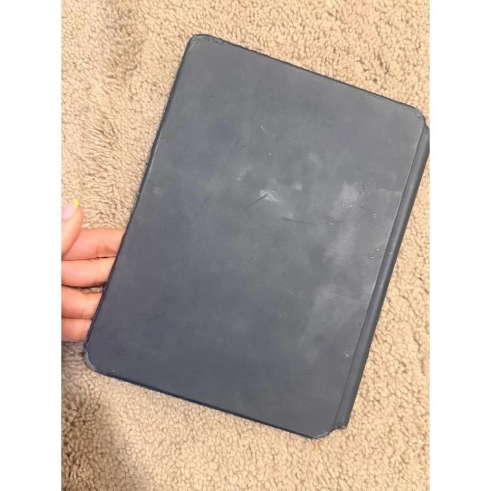 Used Black iPAD MAGIC KEYBOARD